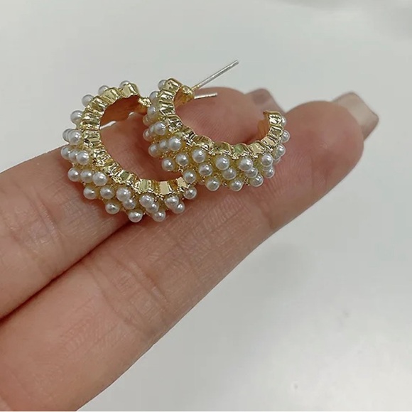 Target Round Pearl Hoop - Picture 5 of 9